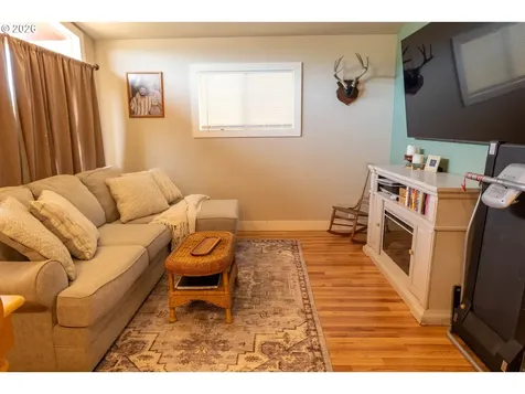 509 NW Elwood Drive Winston OR 97496