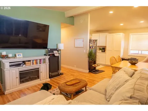 509 NW Elwood Drive Winston OR 97496