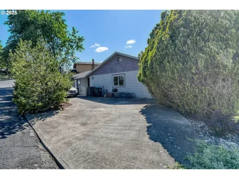 1329 NW Horn Avenue Pendleton OR 97801