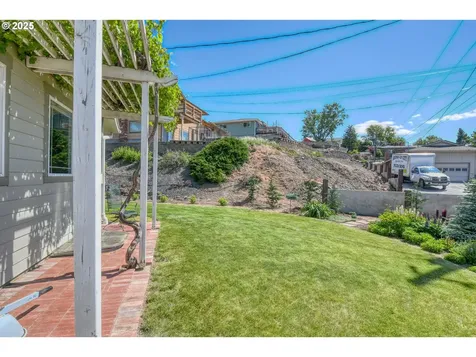 1329 NW Horn Avenue Pendleton OR 97801