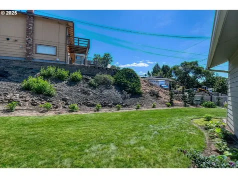 1329 NW Horn Avenue Pendleton OR 97801
