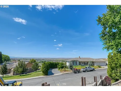 1329 NW Horn Avenue Pendleton OR 97801