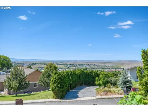 1329 NW Horn Avenue Pendleton OR 97801