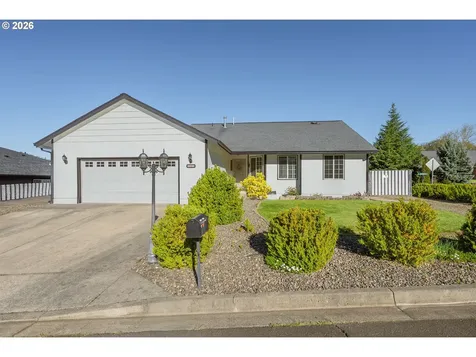 101 Pleasant View Loop Roseburg OR 97471