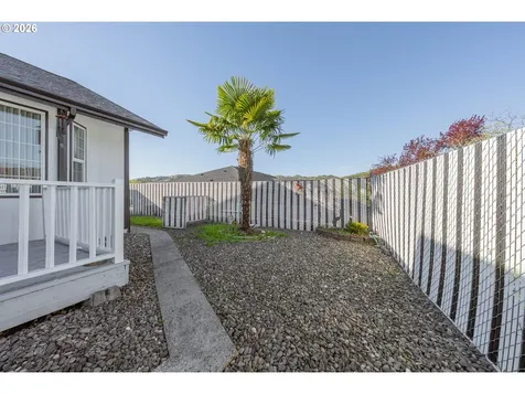 101 Pleasant View Loop Roseburg OR 97471
