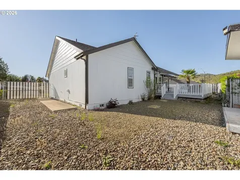 101 Pleasant View Loop Roseburg OR 97471