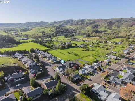 101 Pleasant View Loop Roseburg OR 97471