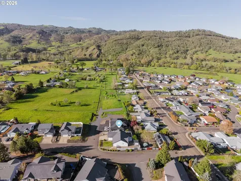 101 Pleasant View Loop Roseburg OR 97471
