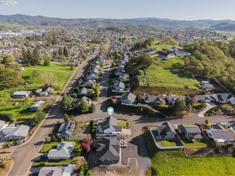101 Pleasant View Loop Roseburg OR 97471