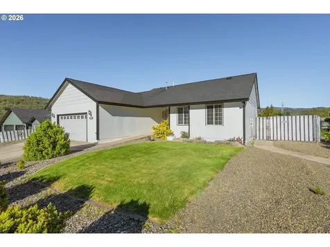 101 Pleasant View Loop Roseburg OR 97471