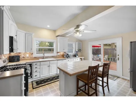 10936 NE Wygant Street Portland OR 97220