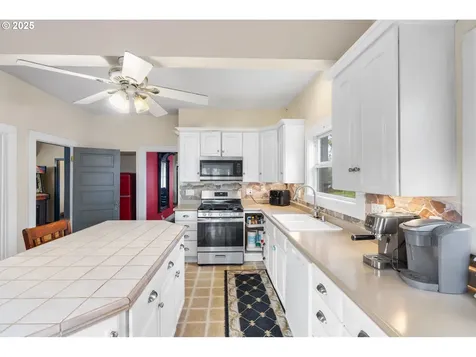 10936 NE Wygant Street Portland OR 97220