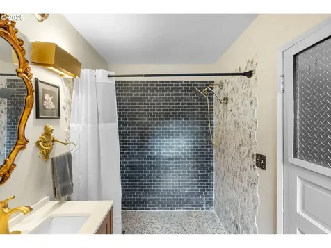 10936 NE Wygant Street Portland OR 97220