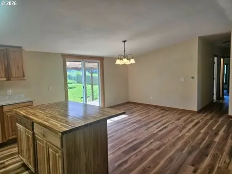 591 SE Carrol Street Winston OR 97496