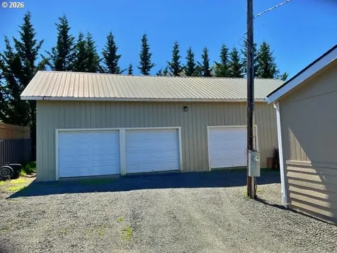 591 SE Carrol Street Winston OR 97496