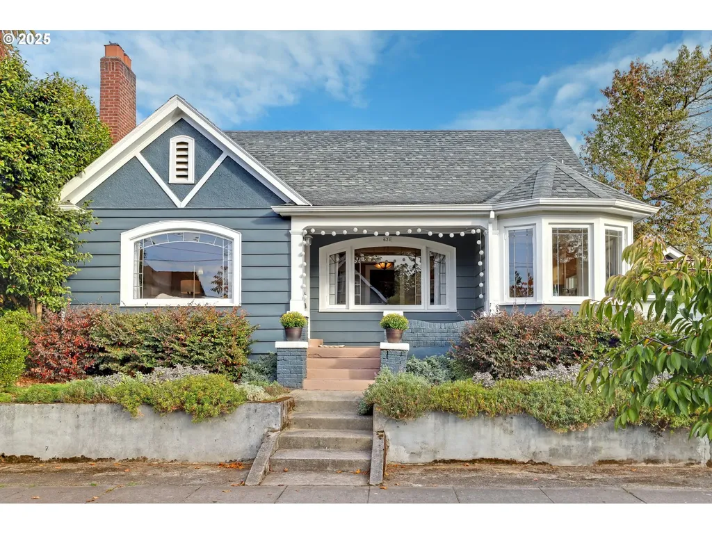 621 NE Ainsworth Street Portland OR 97211
