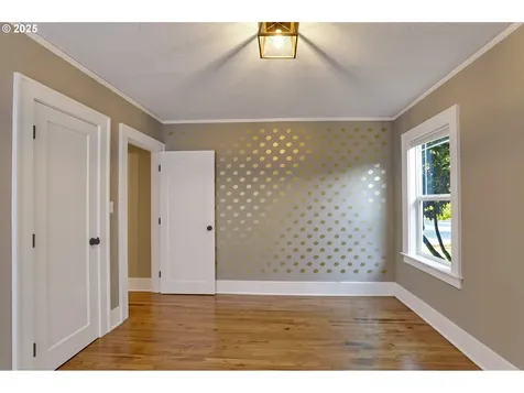 621 NE Ainsworth Street Portland OR 97211