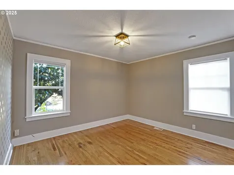 621 NE Ainsworth Street Portland OR 97211