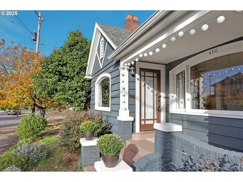 621 NE Ainsworth Street Portland OR 97211