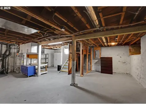 621 NE Ainsworth Street Portland OR 97211