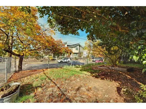 621 NE Ainsworth Street Portland OR 97211