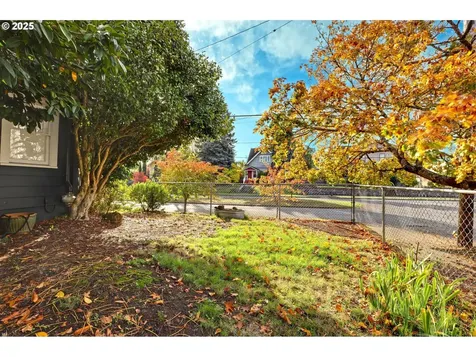 621 NE Ainsworth Street Portland OR 97211