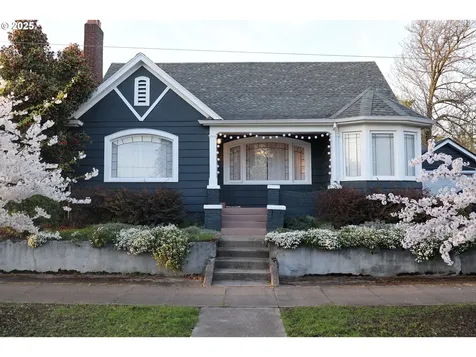 621 NE Ainsworth Street Portland OR 97211
