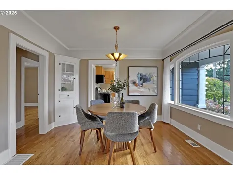 621 NE Ainsworth Street Portland OR 97211