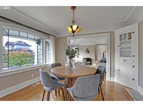 621 NE Ainsworth Street Portland OR 97211