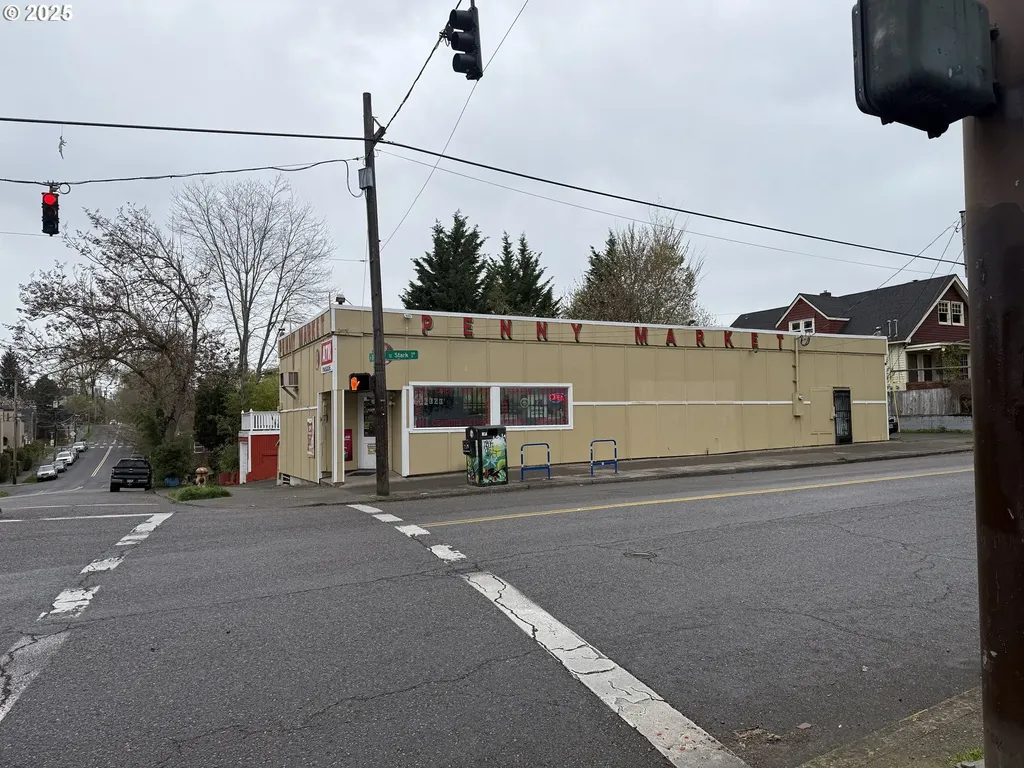 2001 SE Stark Street Portland OR 97214