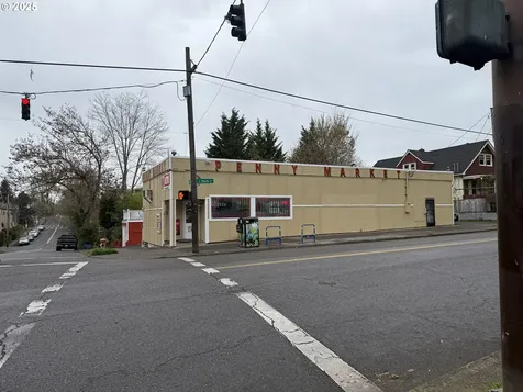2001 SE Stark Street Portland OR 97214