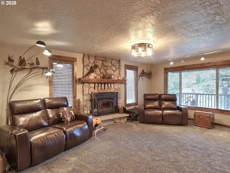 876 NE Hood Street Hillsboro OR 97124