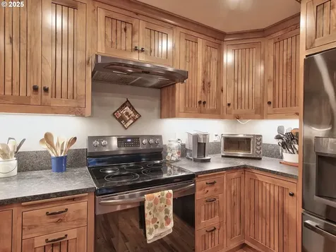 876 NE Hood Street Hillsboro OR 97124