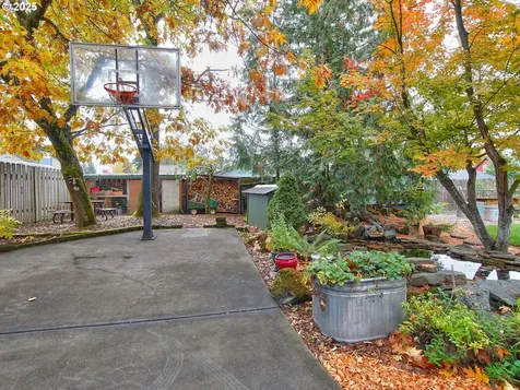 876 NE Hood Street Hillsboro OR 97124
