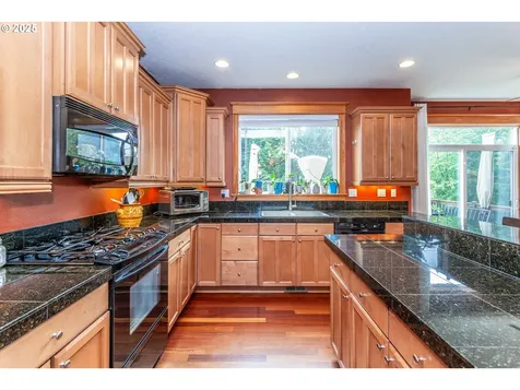 33102 Felisha Way Scappoose OR 97056