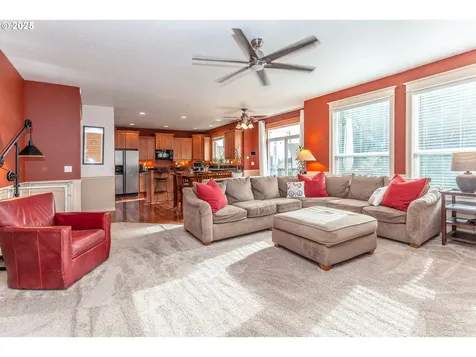 33102 Felisha Way Scappoose OR 97056