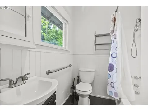 647 N 9th Street Cottage Grove OR 97424