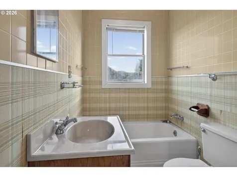 807 Cedar Street Yoncalla OR 97499