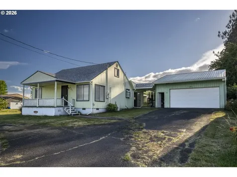 807 Cedar Street Yoncalla OR 97499