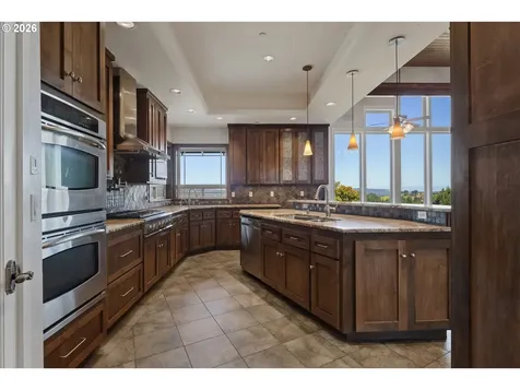 18885 NE Buena Vista Drive Dundee OR 97115