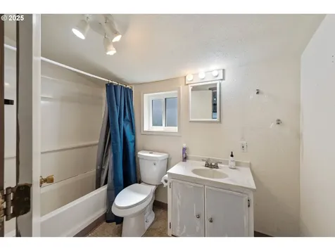 1236 N Baxter Street Coquille OR 97423