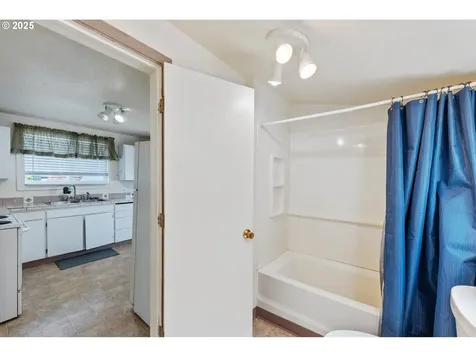 1236 N Baxter Street Coquille OR 97423