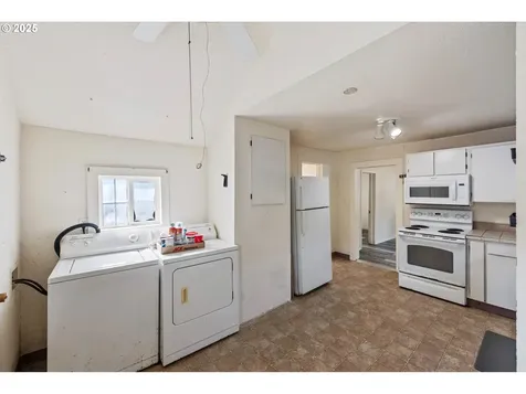 1236 N Baxter Street Coquille OR 97423
