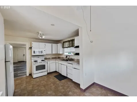 1236 N Baxter Street Coquille OR 97423