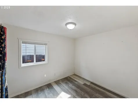 1236 N Baxter Street Coquille OR 97423