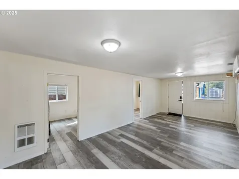 1236 N Baxter Street Coquille OR 97423