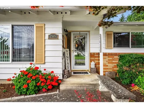 2565 Dover Drive Eugene OR 97404
