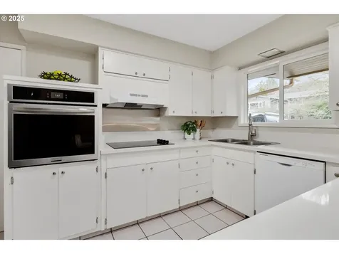 7318 SW Nevada Terrace Portland OR 97219