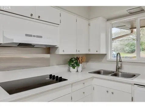 7318 SW Nevada Terrace Portland OR 97219