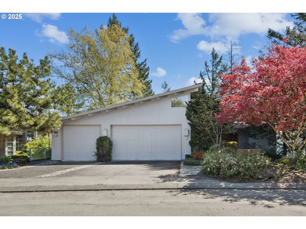 21 Nansen Summit Lake Oswego OR 97035